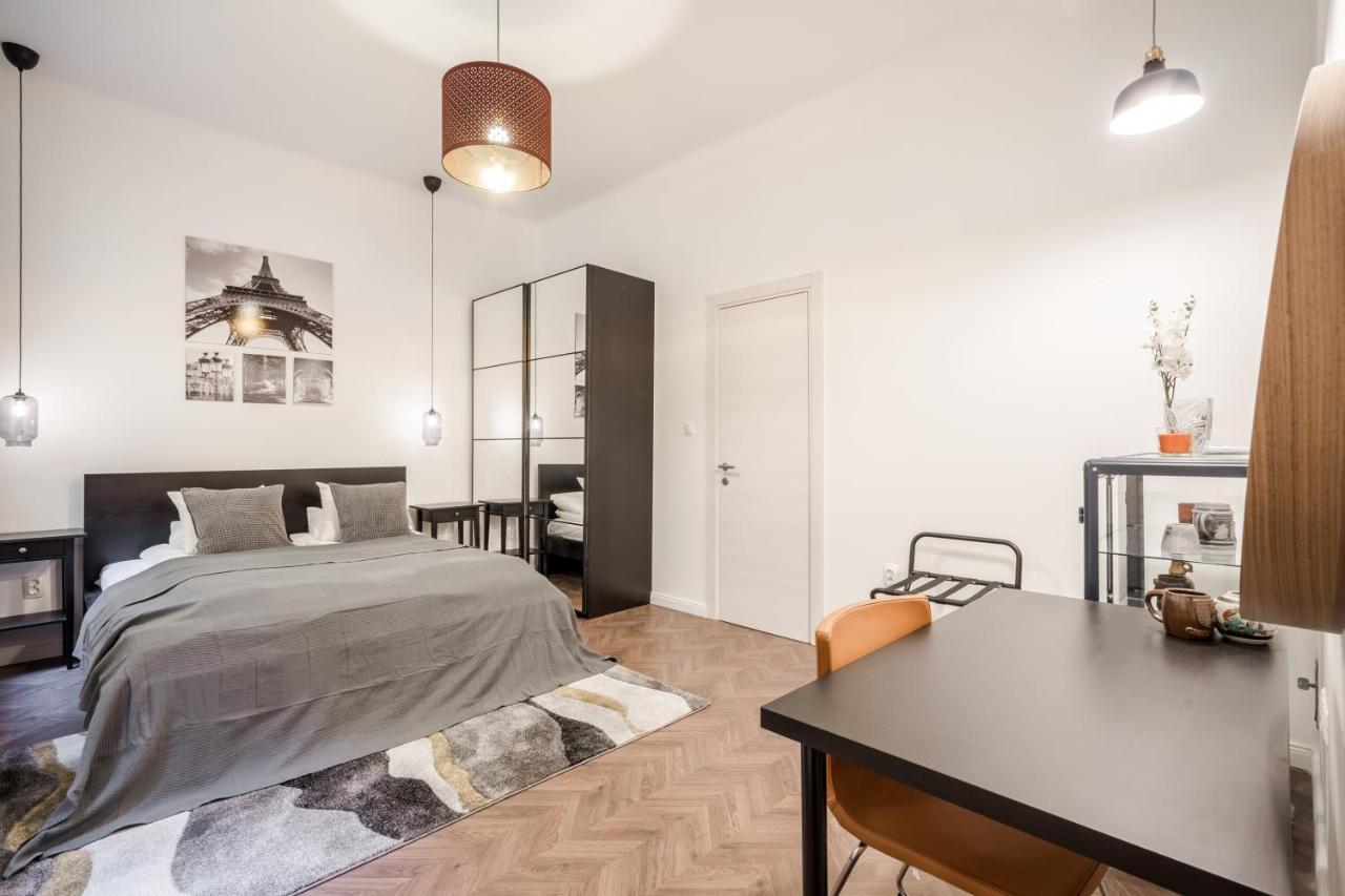 Bpr Sirius Suite With A/C Budapest Eksteriør billede
