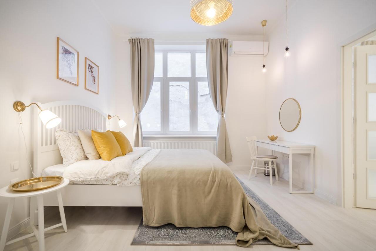 Bpr Sirius Suite With A/C Budapest Eksteriør billede