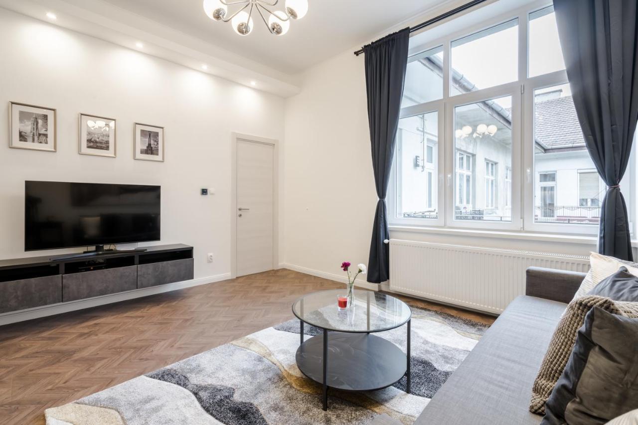 Bpr Sirius Suite With A/C Budapest Eksteriør billede