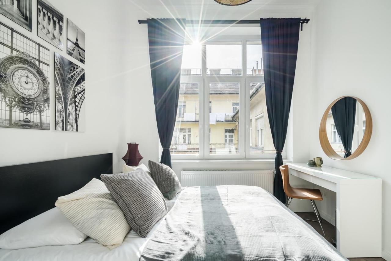 Bpr Sirius Suite With A/C Budapest Eksteriør billede