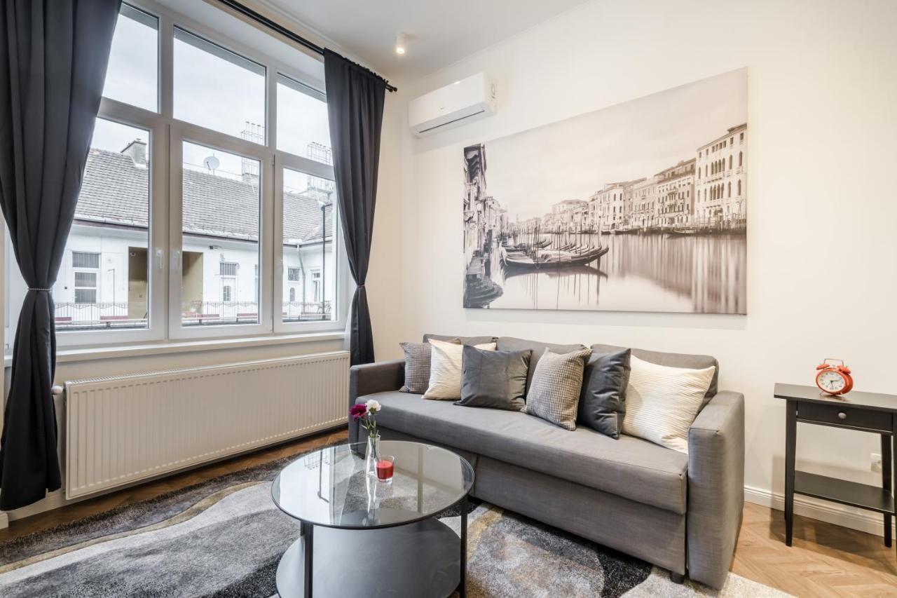 Bpr Sirius Suite With A/C Budapest Eksteriør billede